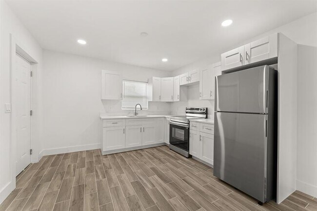 Building Photo - 602 S 13th St