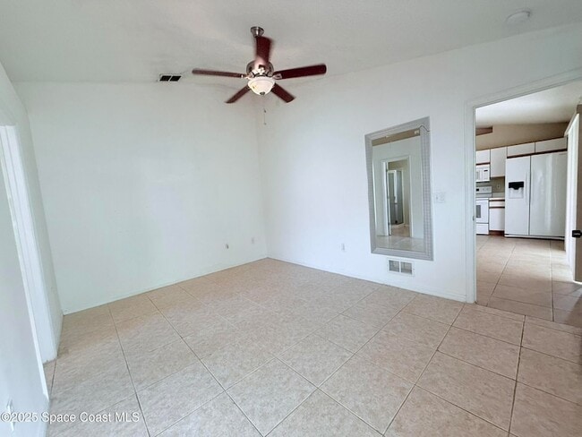 Building Photo - 3232 Wallace Ave