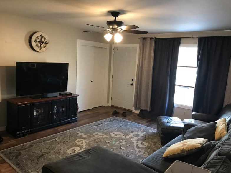 Building Photo - 5526-5526 N Cook St