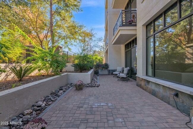 Building Photo - 8 Biltmore Estates Dr