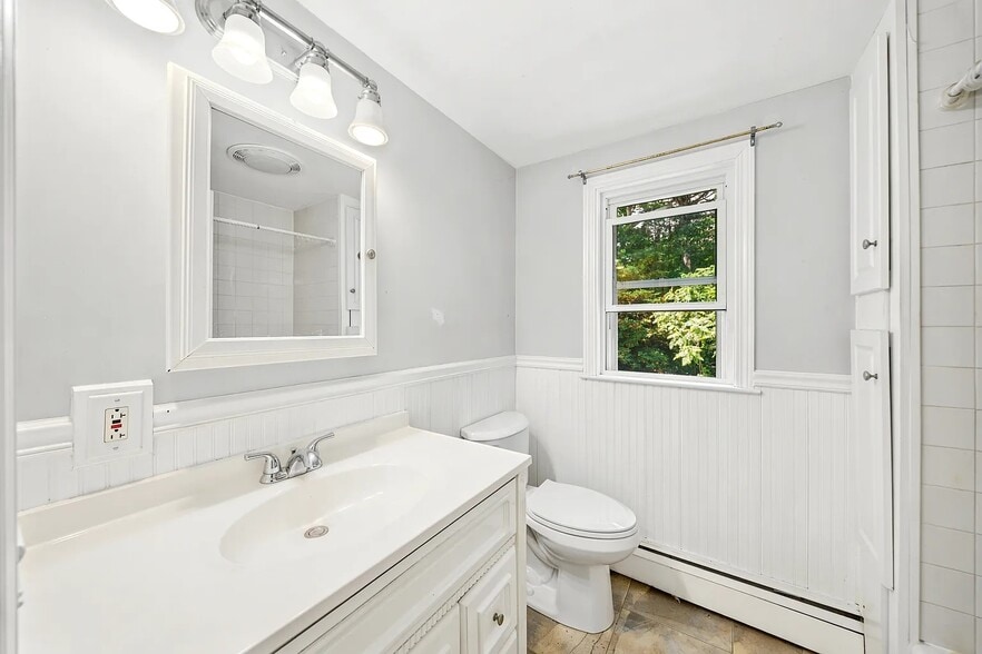 Building Photo - 722 Highland Ave