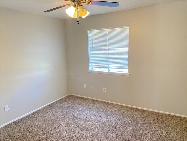 Building Photo - 2414 Woven Wood Ln