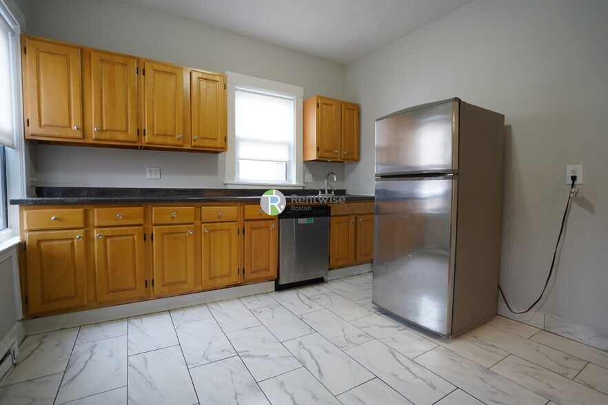 Building Photo - 19 Roseclair St