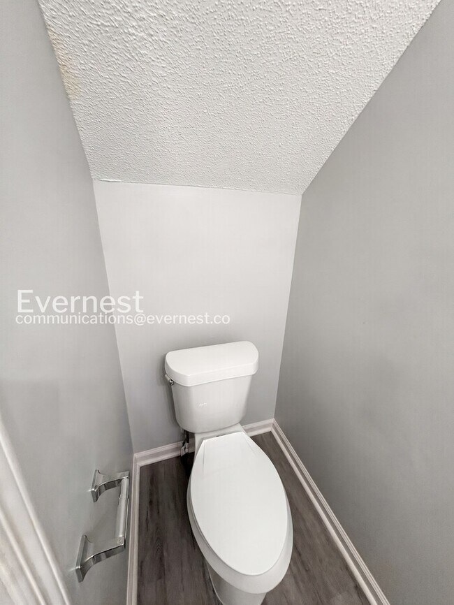 Building Photo - 3 Bed, 2 Bath Home with Garage / Pet-Friendly / Available Now!