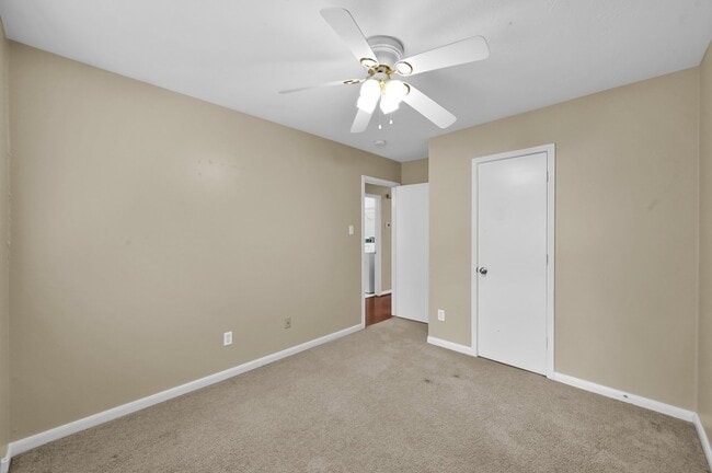 Building Photo - 506 Paradise Ln