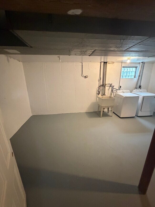 Building Photo - Sunbury Townhome