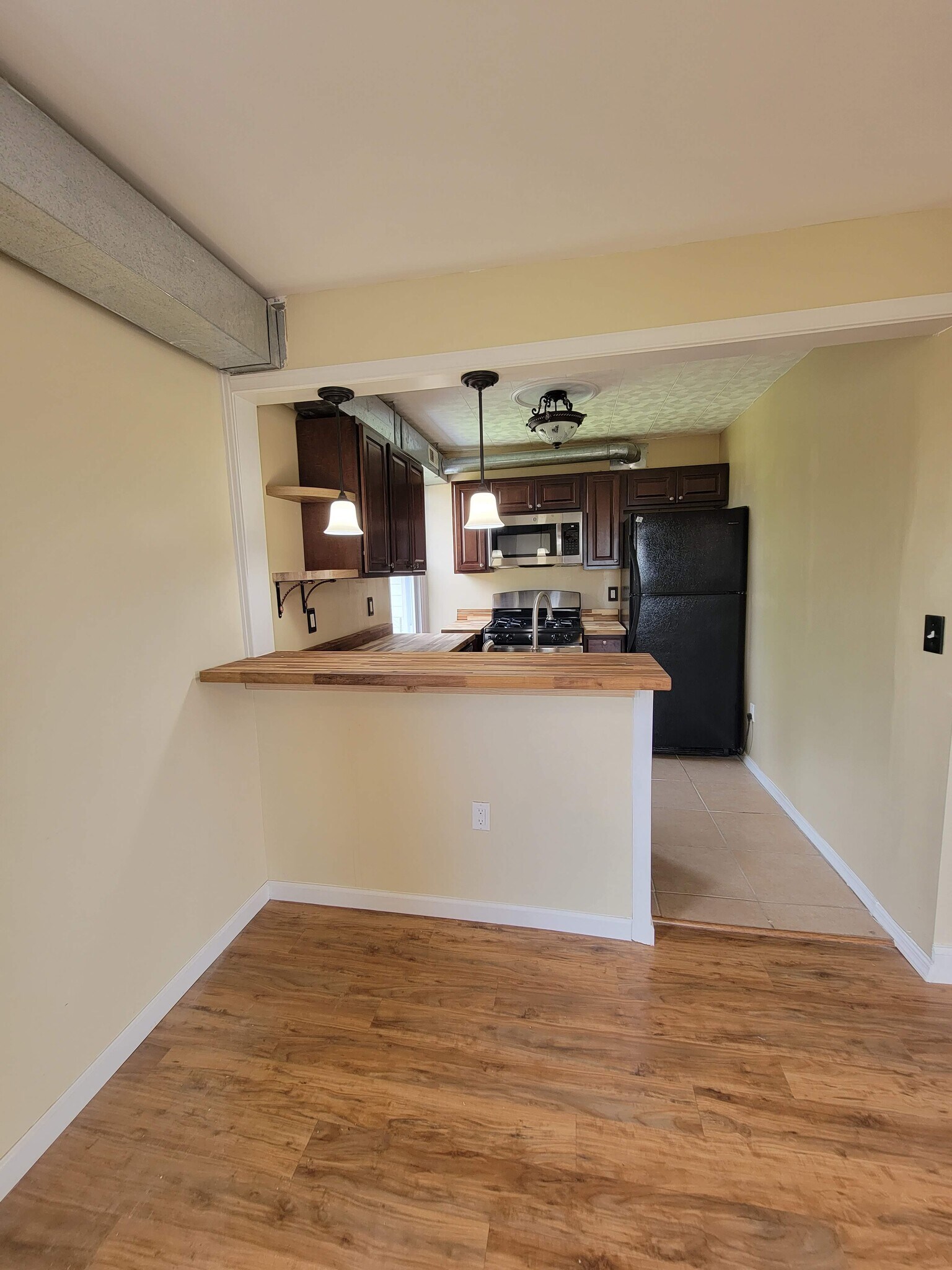 Building Photo - 933 Bleigh Ave