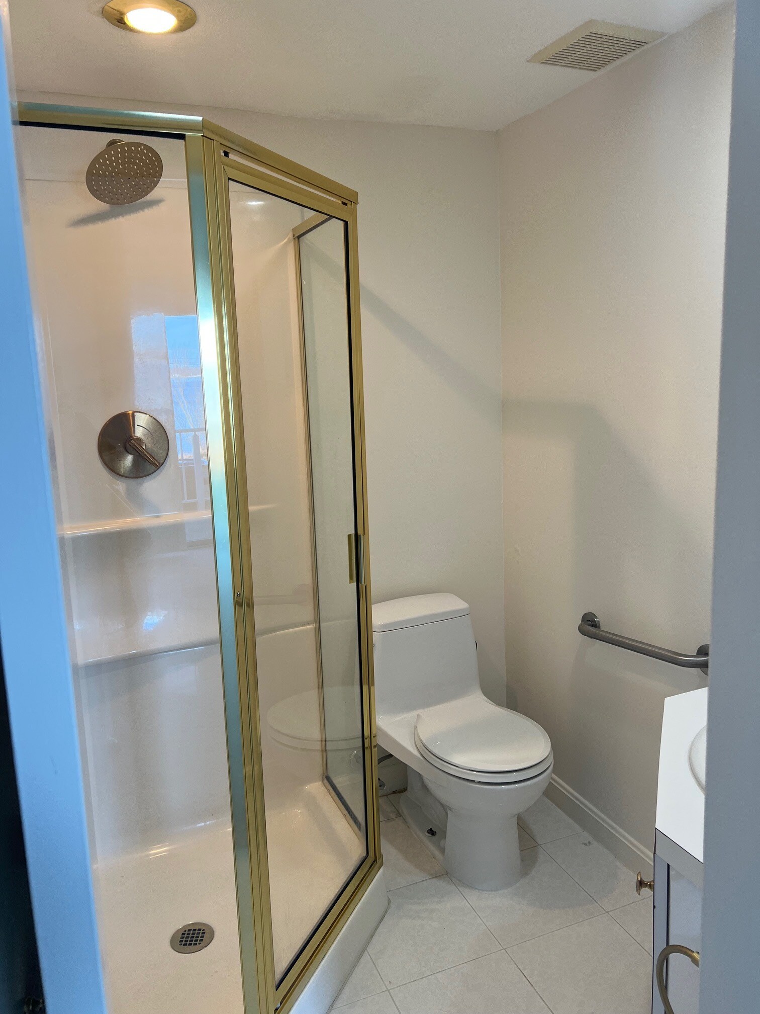 Master Bath - 4100 Post Rd