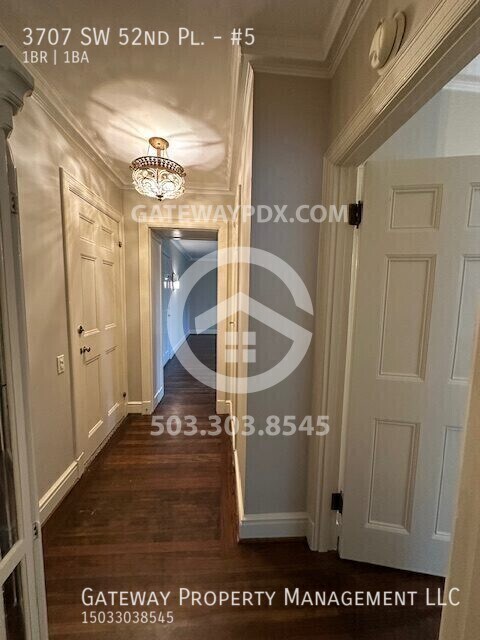 Building Photo - 3707 SW 52nd Pl