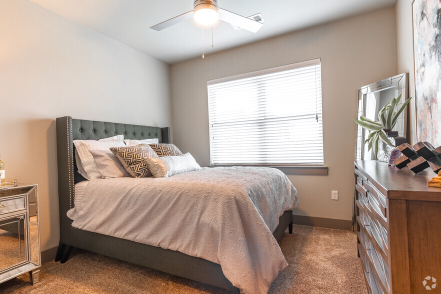 1BR, 1BA - Bedroom - Discovery Park