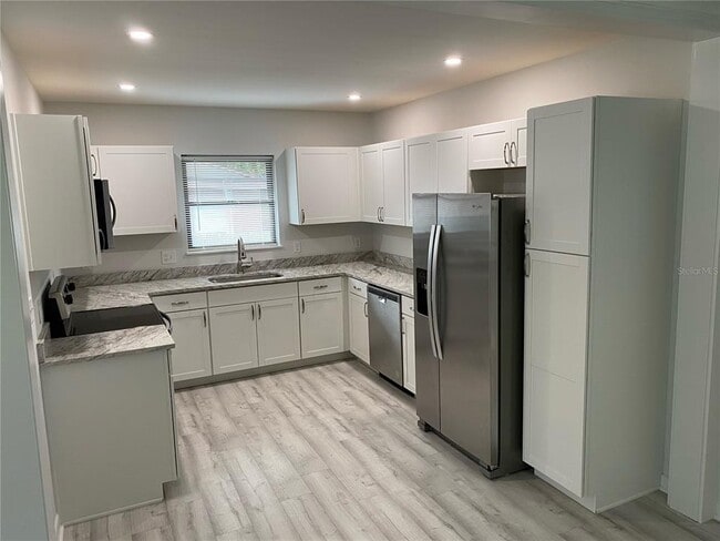 Building Photo - 727 27th Ave S