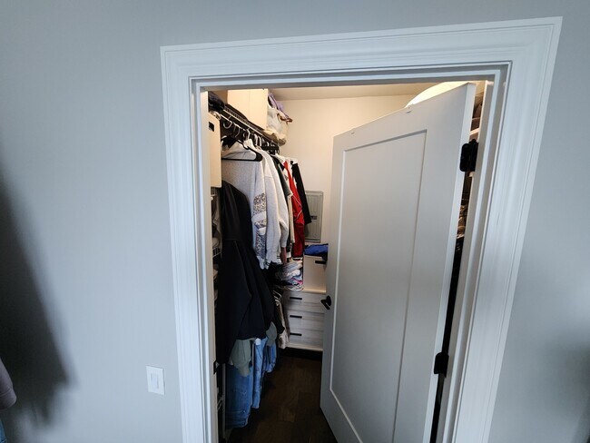 Building Photo - 400 N La Salle Dr