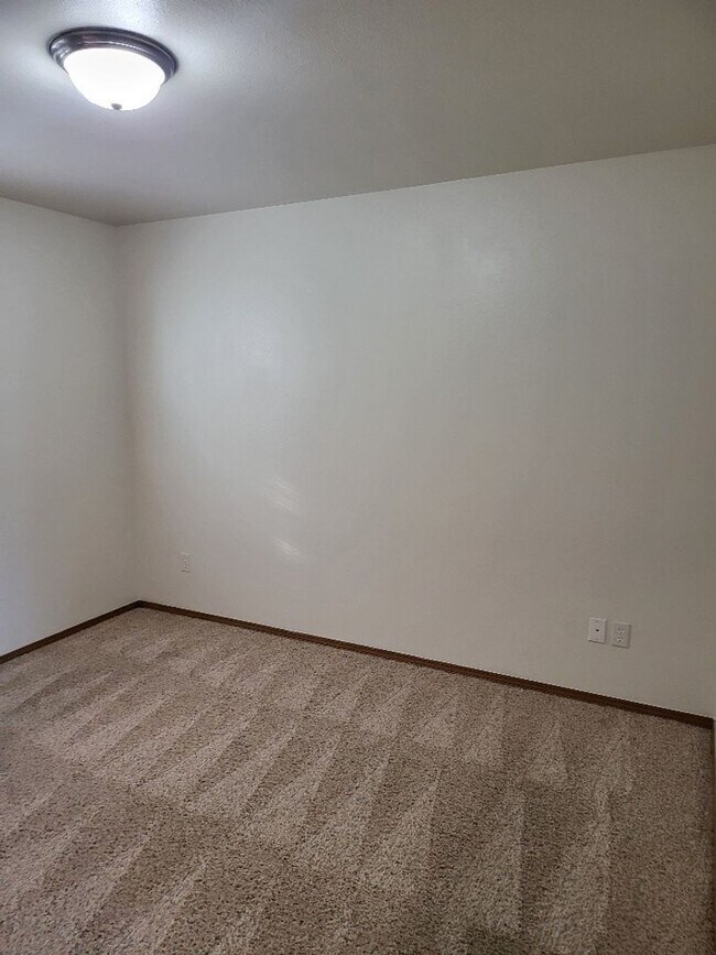 Building Photo - r159