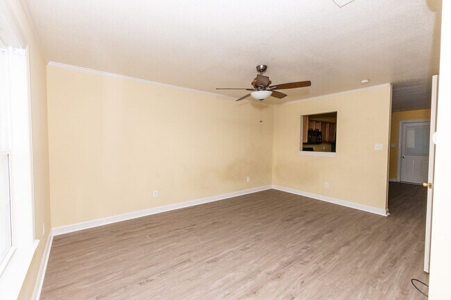 Building Photo - 104 Streamwood Dr