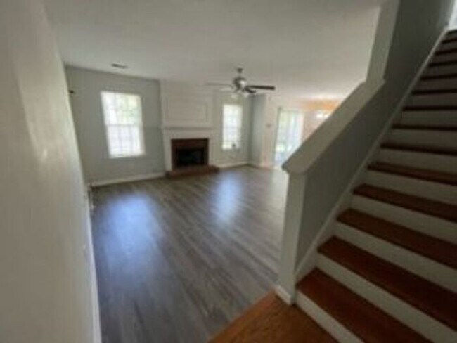 Building Photo - 122 Oak Cove Dr