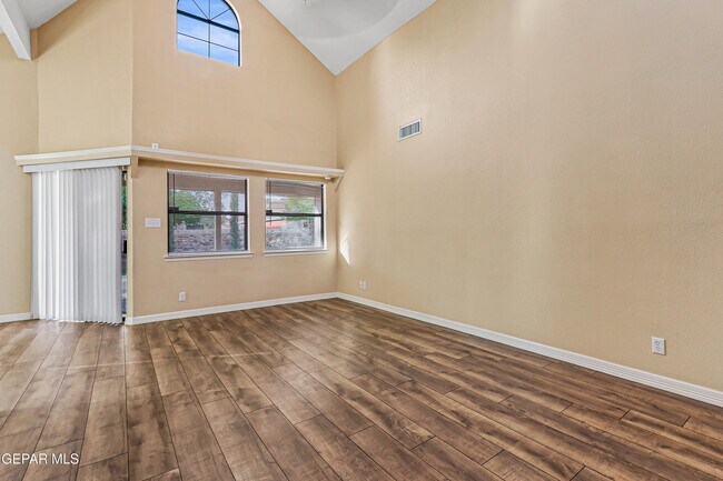 Building Photo - 7229 Golden Hawk Dr