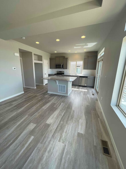 Building Photo - 6986 Silvergrass Dr