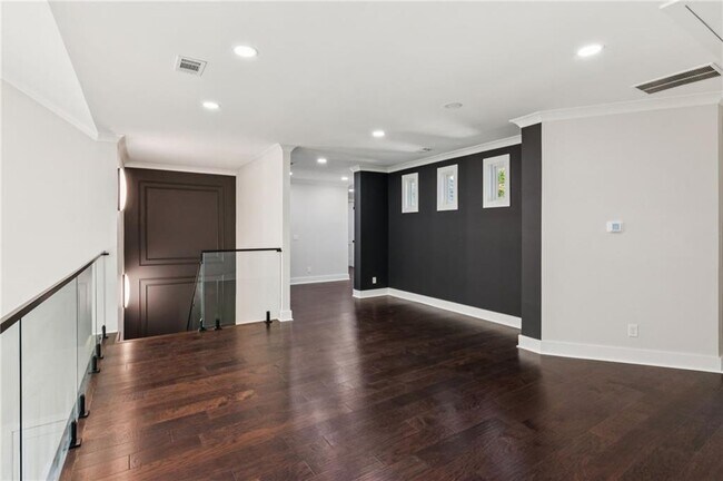 Building Photo - 115 Thome Dr