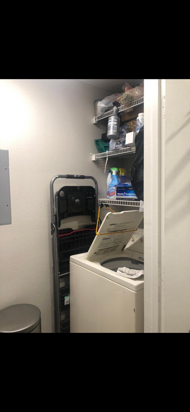 Building Photo - 800 S Dakota Ave