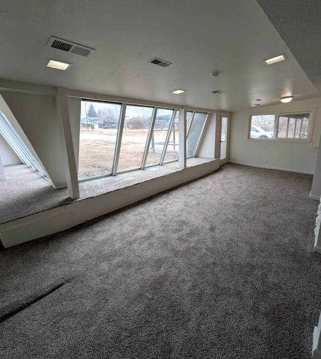 Building Photo - 2 Bed - 1 Bath in Golden!