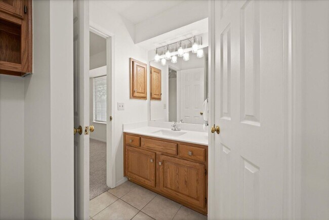 Building Photo - Great 3 Bed 2 Bath In Edmond