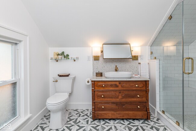 Building Photo - 322 E 37th St