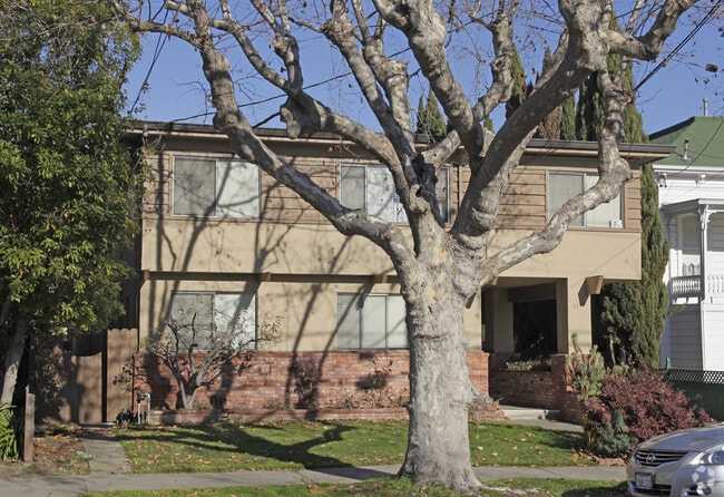 Building Photo - 2119 Central Ave