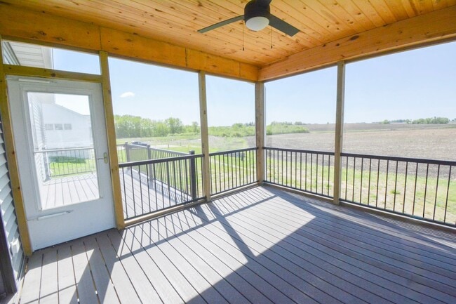 Building Photo - Luxury Country Side Living: 4 bed 3 bed St...