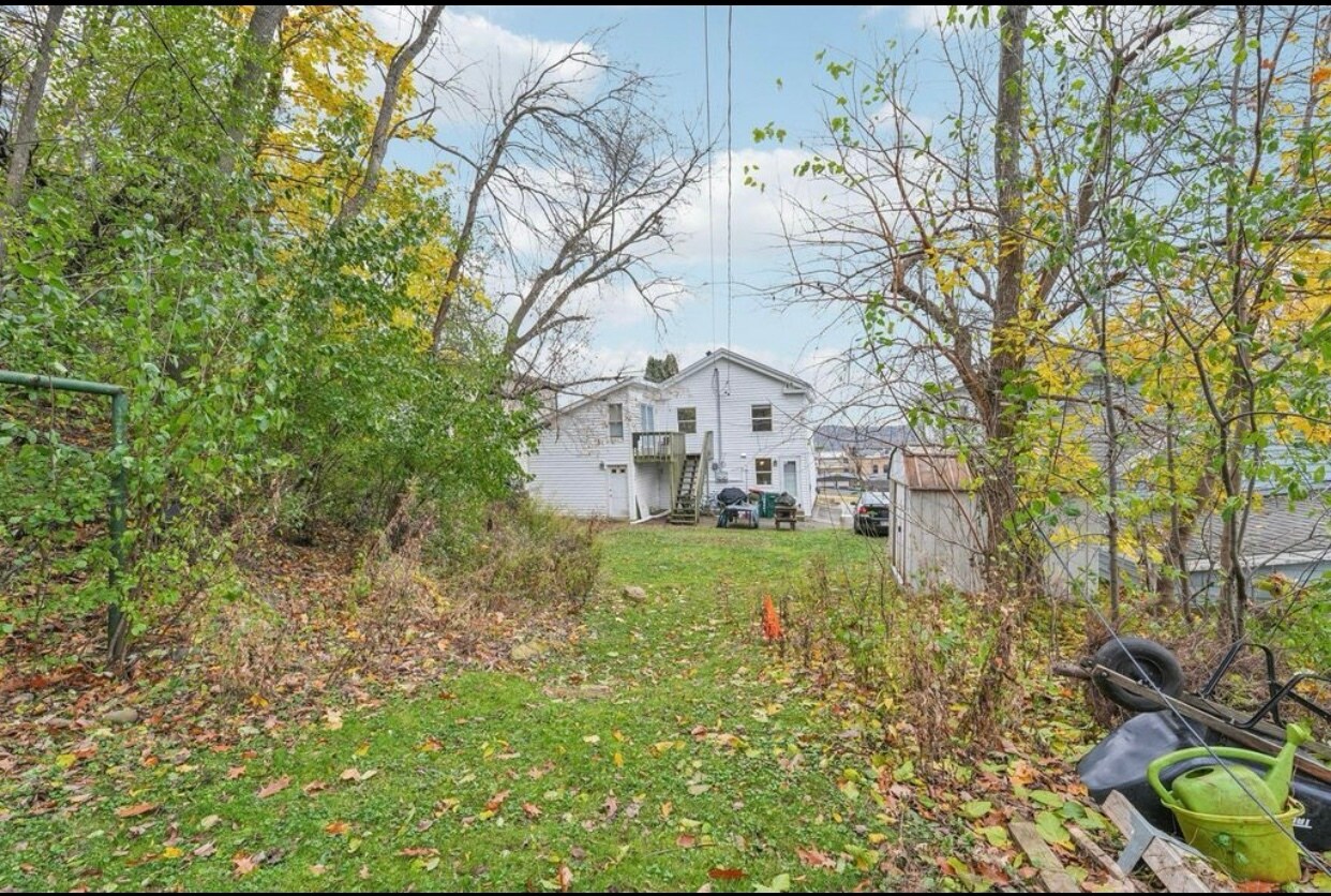 Building Photo - 424 3rd St