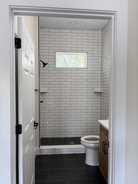 Building Photo - 508 Drane St NW