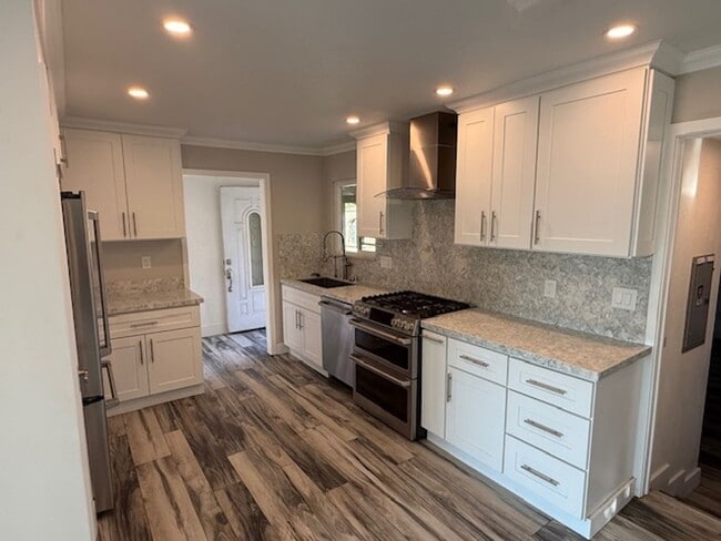 Building Photo - Remodeled 3 Bedroom Home with Bay Views + Stunning Backyard Patio