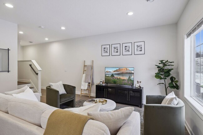 Building Photo - Model 3 Bedroom Town Home