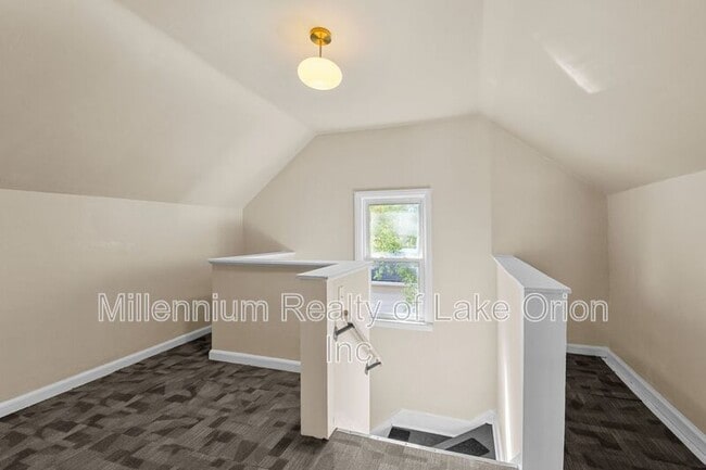 Building Photo - 697 Lounsbury Ave