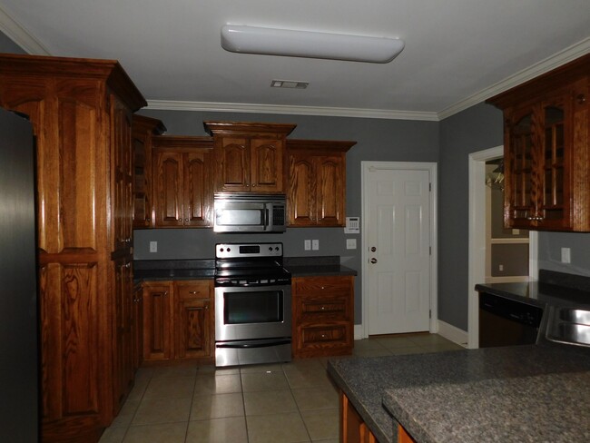 Building Photo - Spacious Four Bedroom!!!