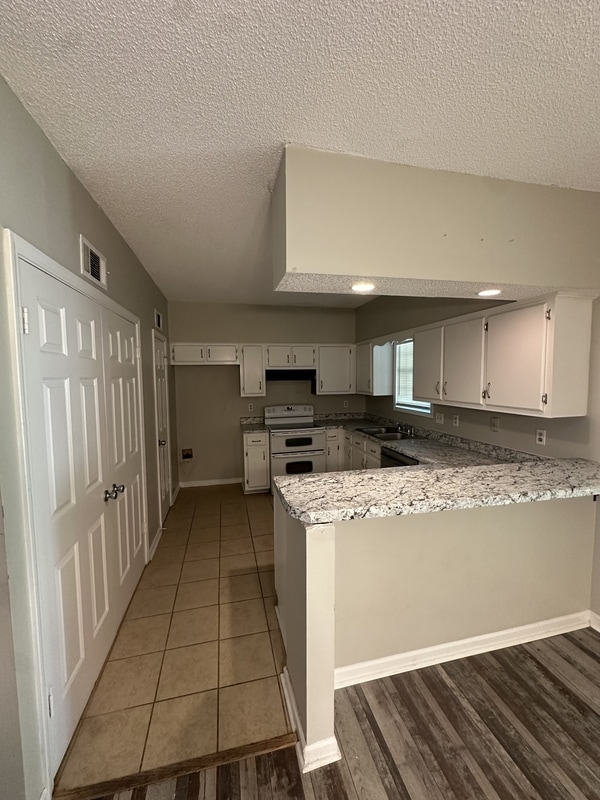 Building Photo - 3777 Deer Forest Dr