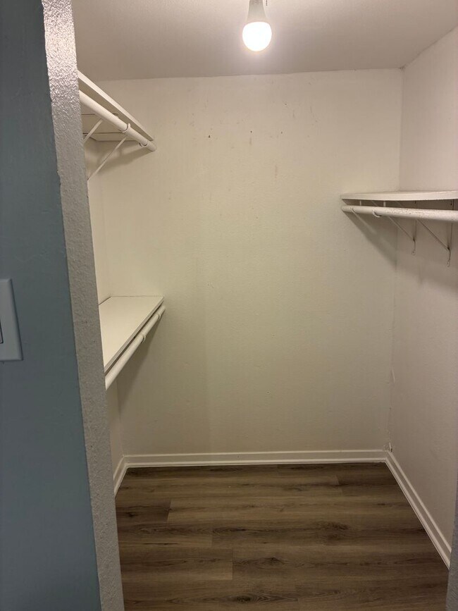 Building Photo - 4950 Cloyce Ct