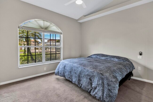 Building Photo - 2127 Lagoon Dr