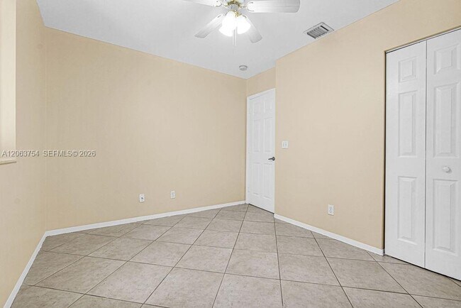 Building Photo - 1623 E Harmony Lake Cir