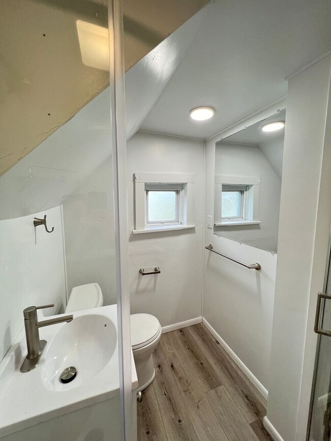 Building Photo - AVAILABLE JUNE - Upper 2 Bed 1 Bath in Billings Park Superior