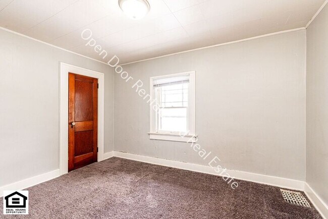 Building Photo - 2005 1/2 Bayer Ave