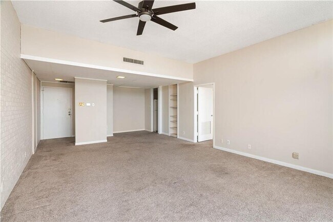 Building Photo - 4600 Ocean Dr