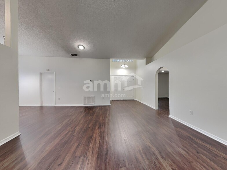 Building Photo - 555 Whiskey Creek Ct