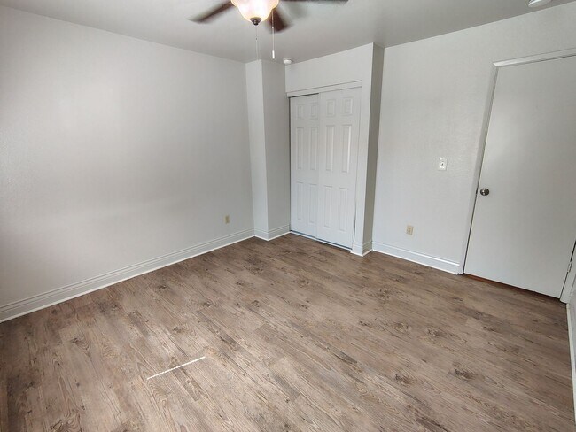 Building Photo - 939 Claremont Ct