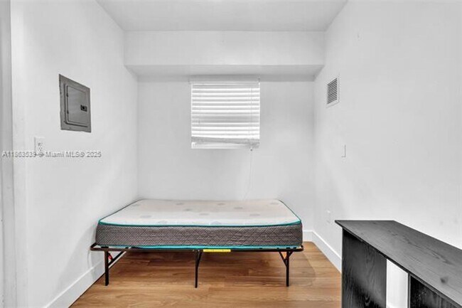 Building Photo - 4010 Meridian Ave