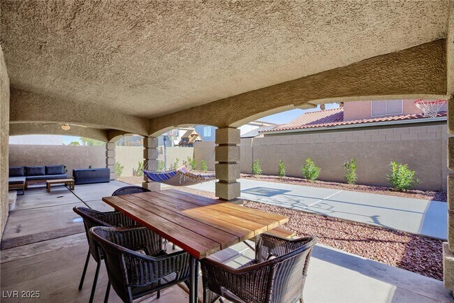 Building Photo - 9762 Silver Dusk Ct