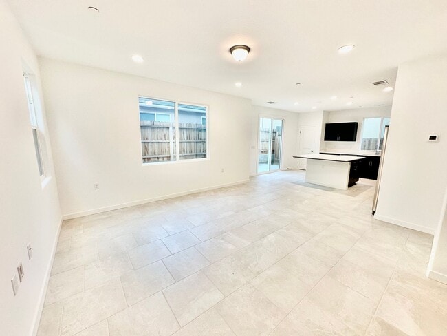 Building Photo - BRAND NEW 3/2.5 Lennar In Riverstone Community