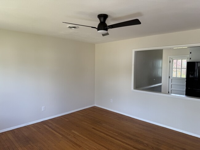 Building Photo - 118 N Linden Ave