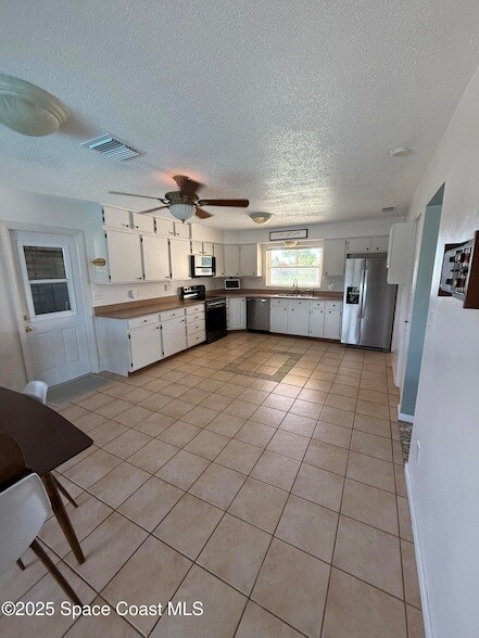 Building Photo - 325 Trinidad Dr