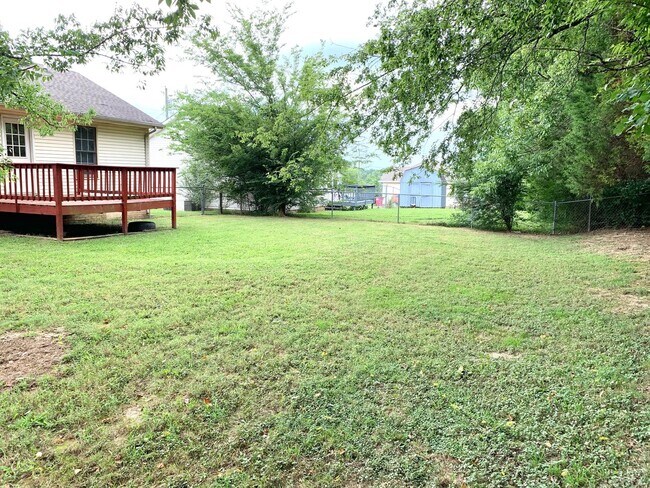 Building Photo - 268 Moncrest Dr