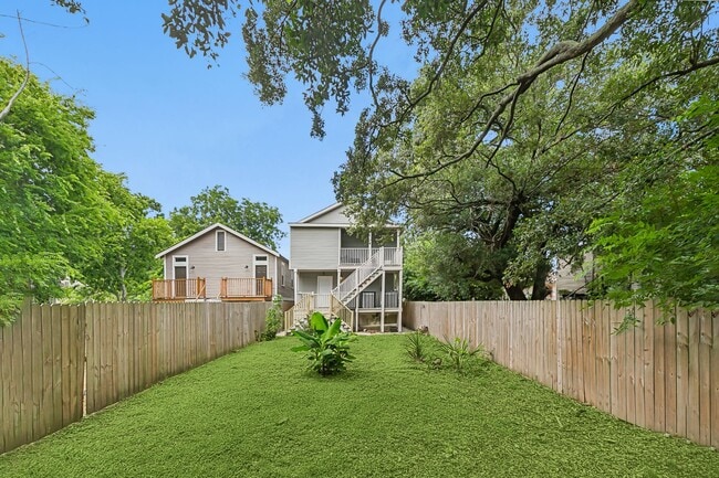 Building Photo - 2084-2086NRoch